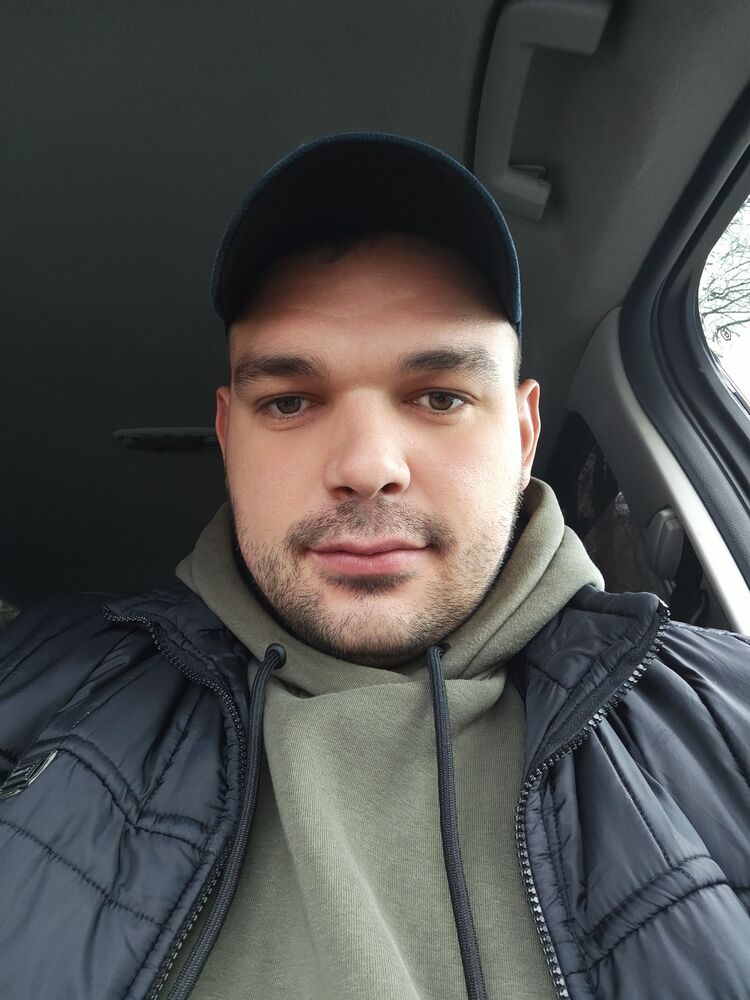  32252762  Roman, 34 ,    