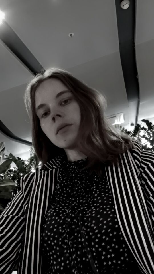  ,   Vlada, 21 ,   ,   , c 