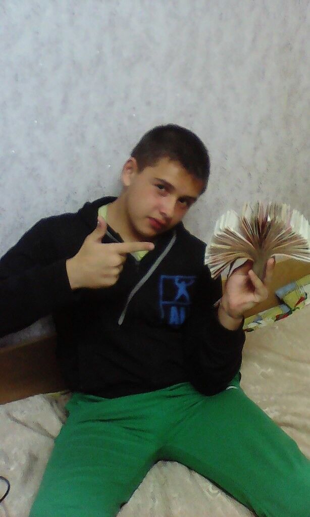  5326292  Pavel, 32 ,    