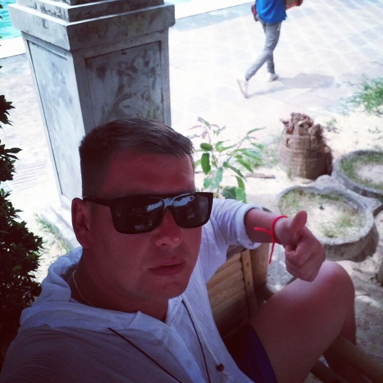  19766382  Rauf, 39 ,    