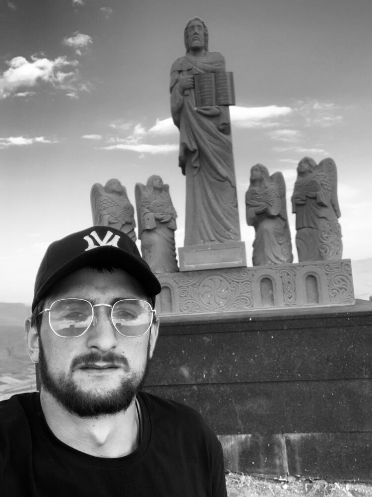  41154512  Davo, 26 ,    