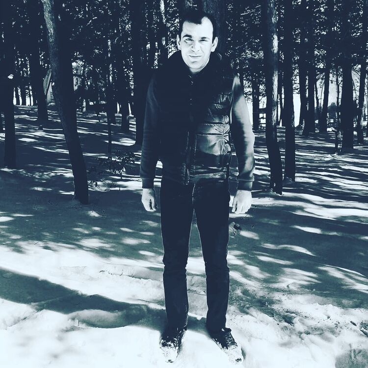  27709272  Hayk, 33 ,    