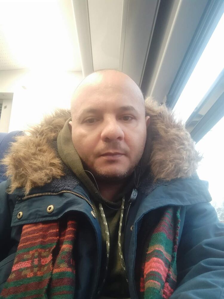  31849492  Sherif, 46 ,    