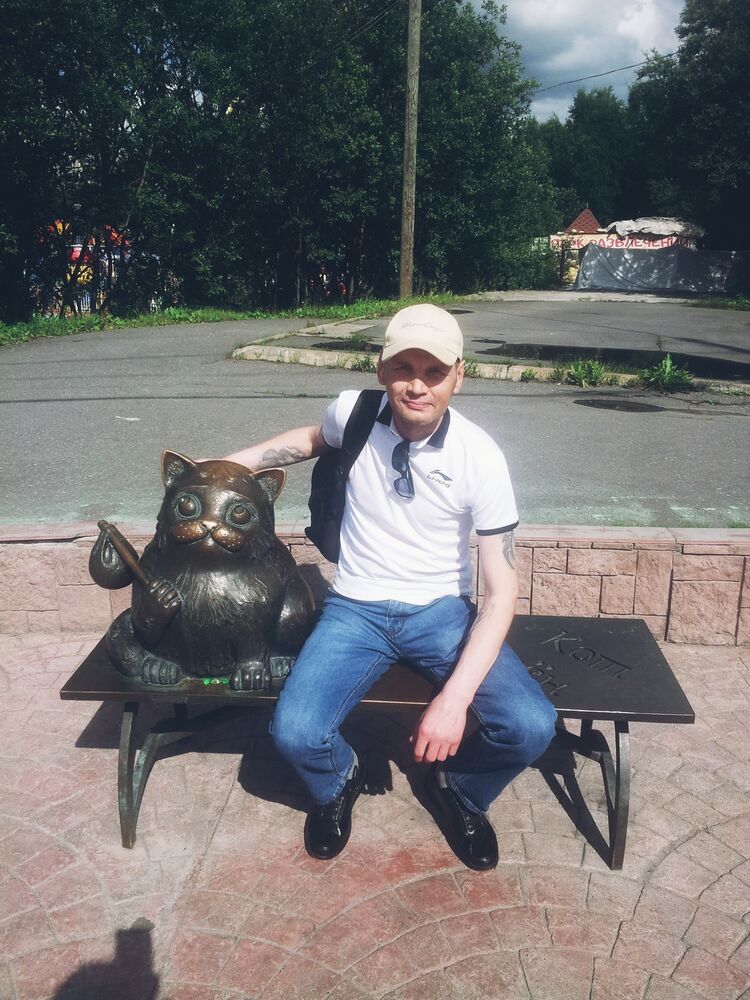  38833172  Sergey, 48 ,    