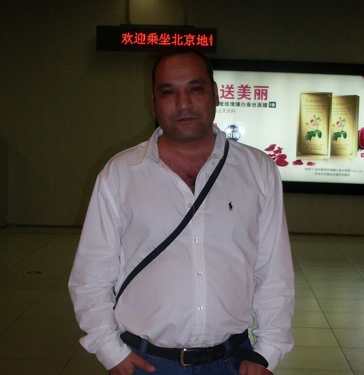  18980452  Djamik, 46 ,    