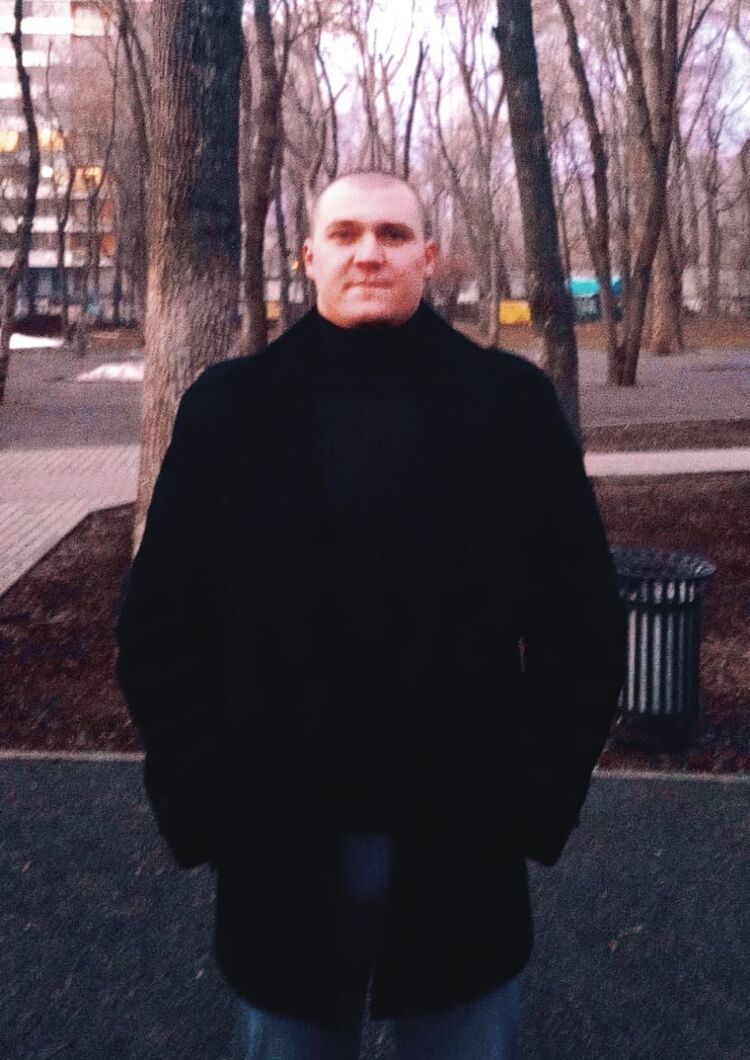  43887532  Vasili, 37 ,    