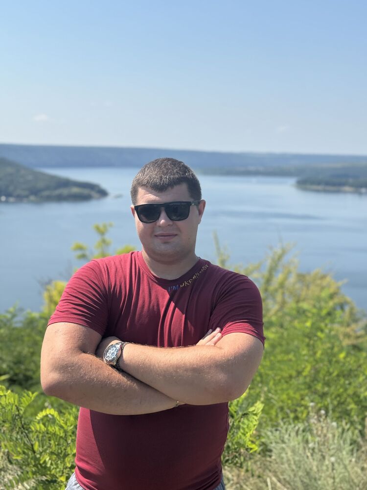  54609922  Maks, 18 ,    