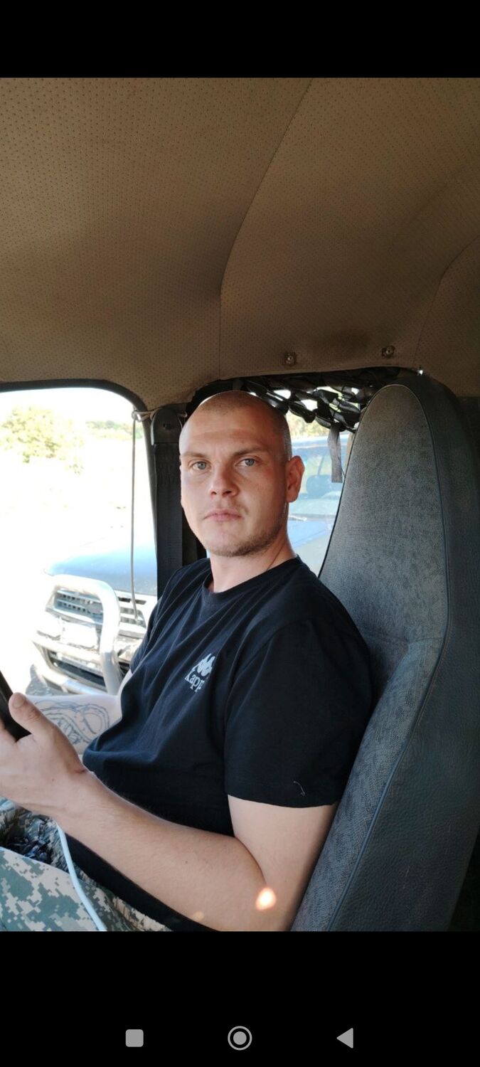  45022422  Viktor, 27 ,    