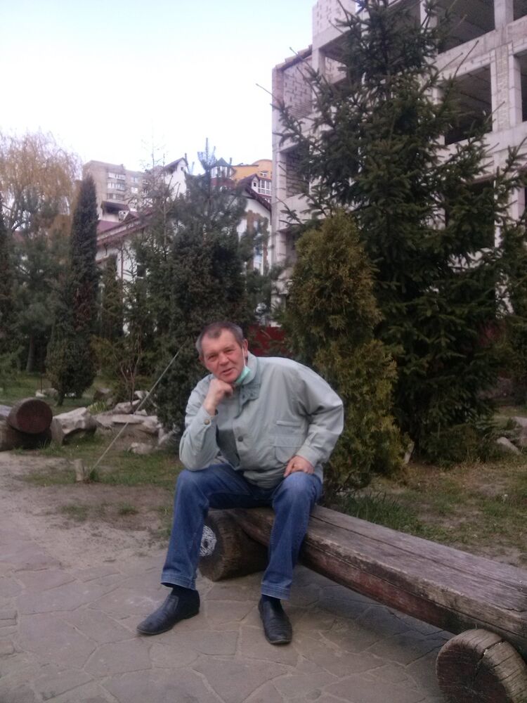  19881192  Sergey, 66 ,    