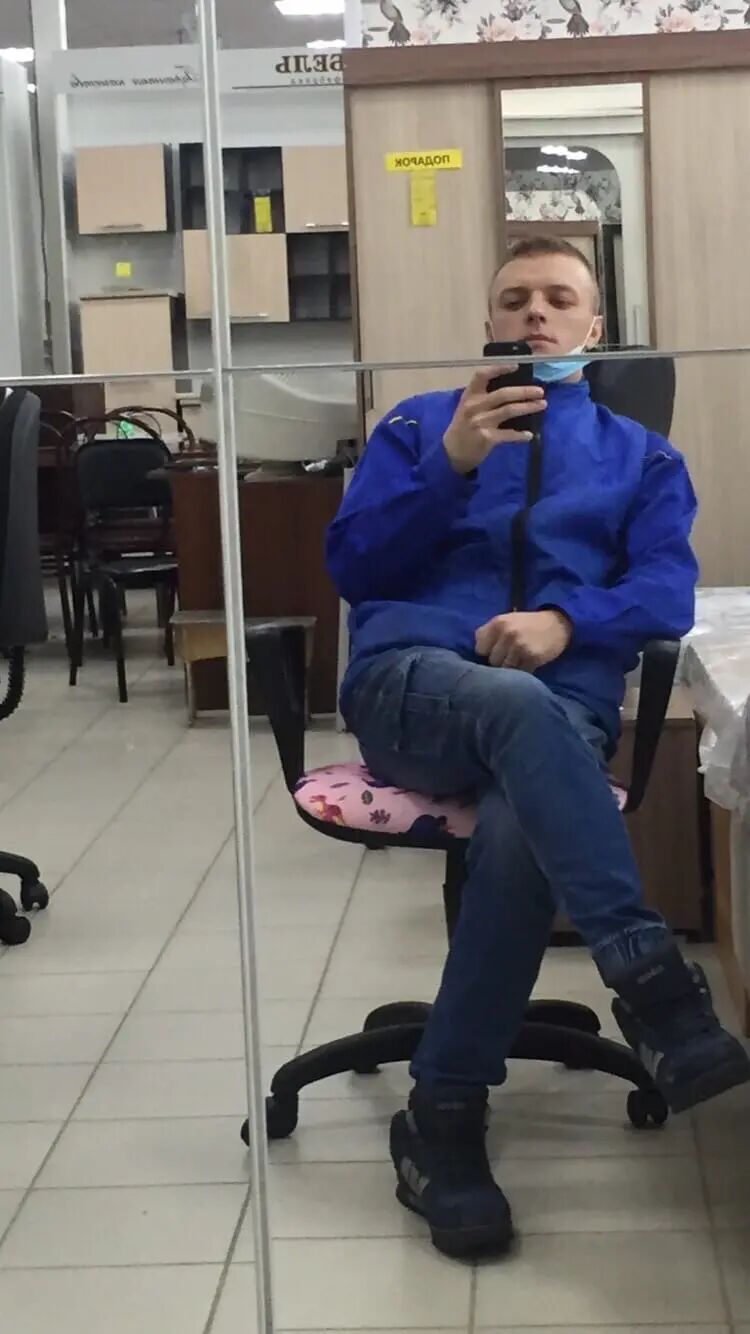  33084582  Viktor, 25 ,    