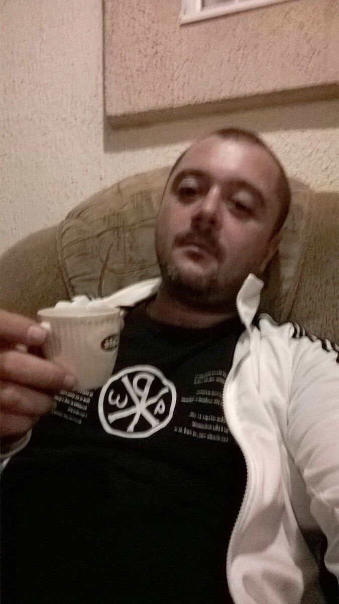  9915922  Vlad, 45 ,    