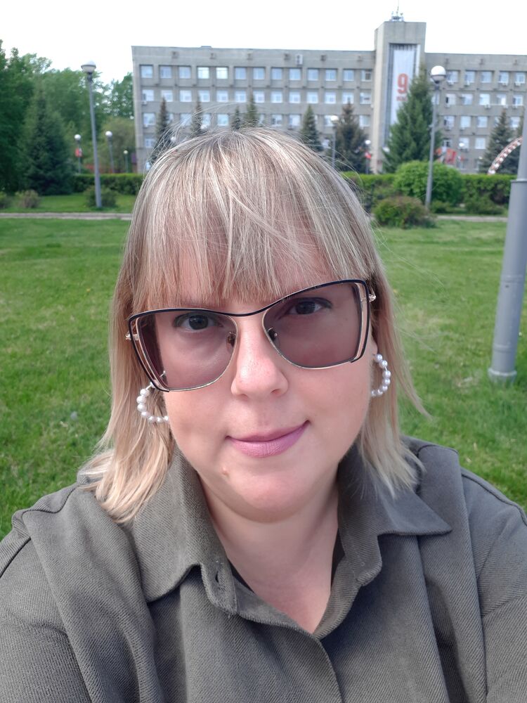  ,   Kira, 41 ,   c 