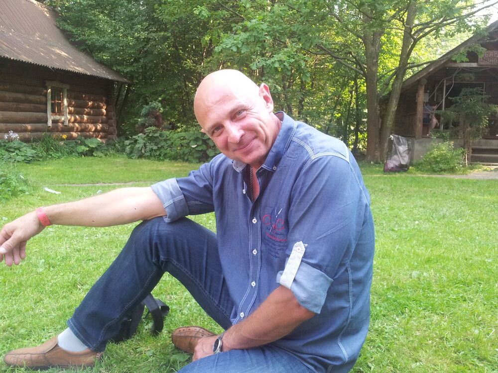  ,   Leon, 58 ,   ,   , c , 