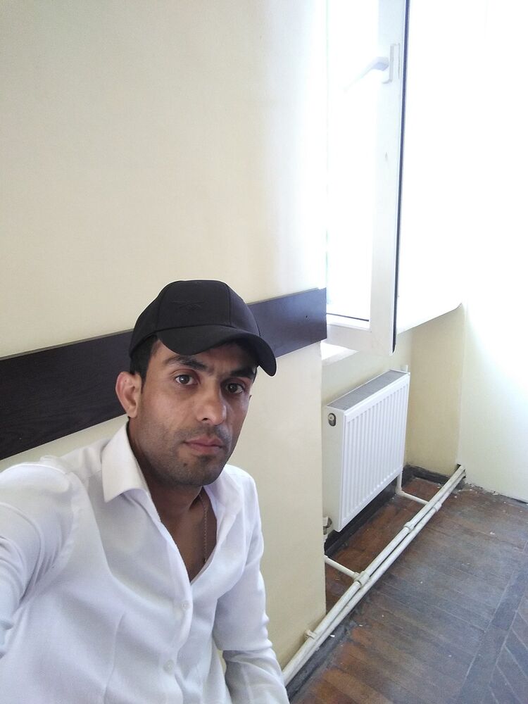 19704342  Samir, 38 ,    