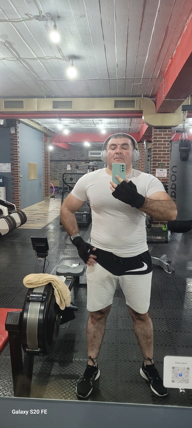  49568942  Oskar, 46 ,    