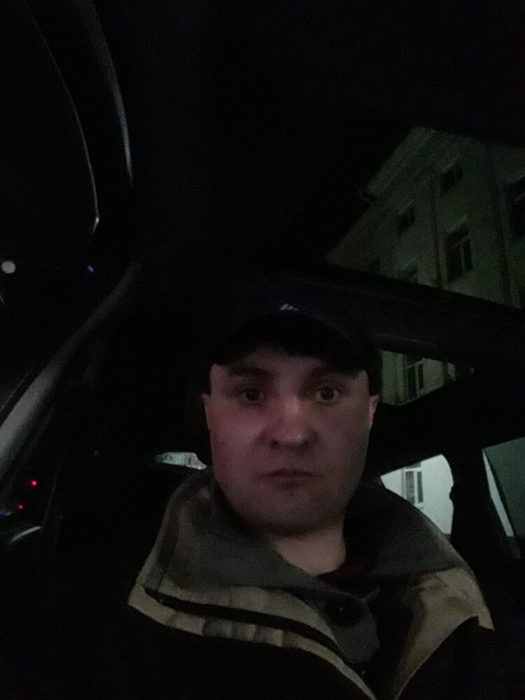  40758172  Andrei, 36 ,    