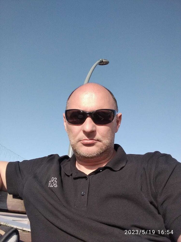  38080492  LUCA, 40 ,    -