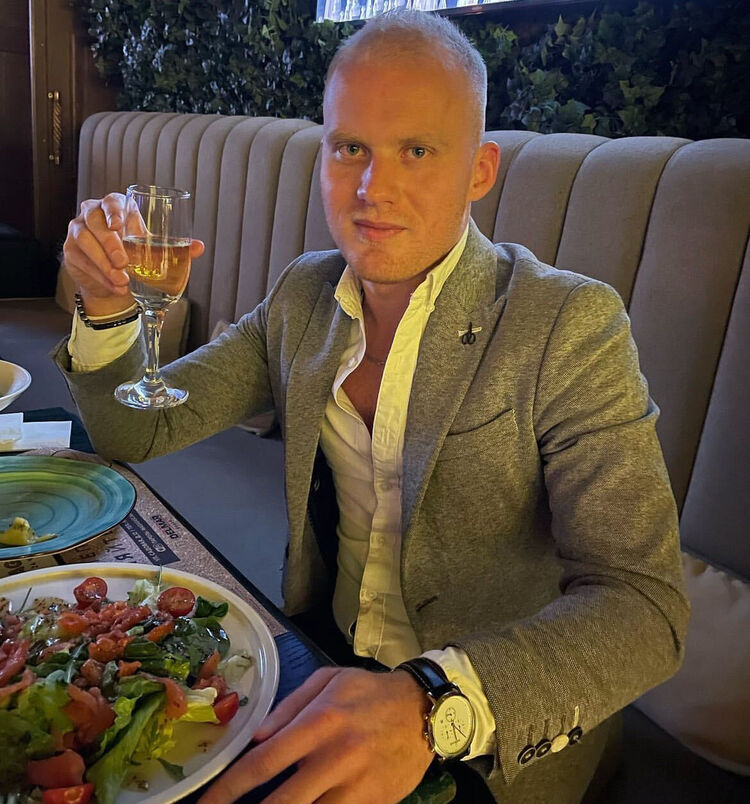  41284702  Artem, 35 ,    -