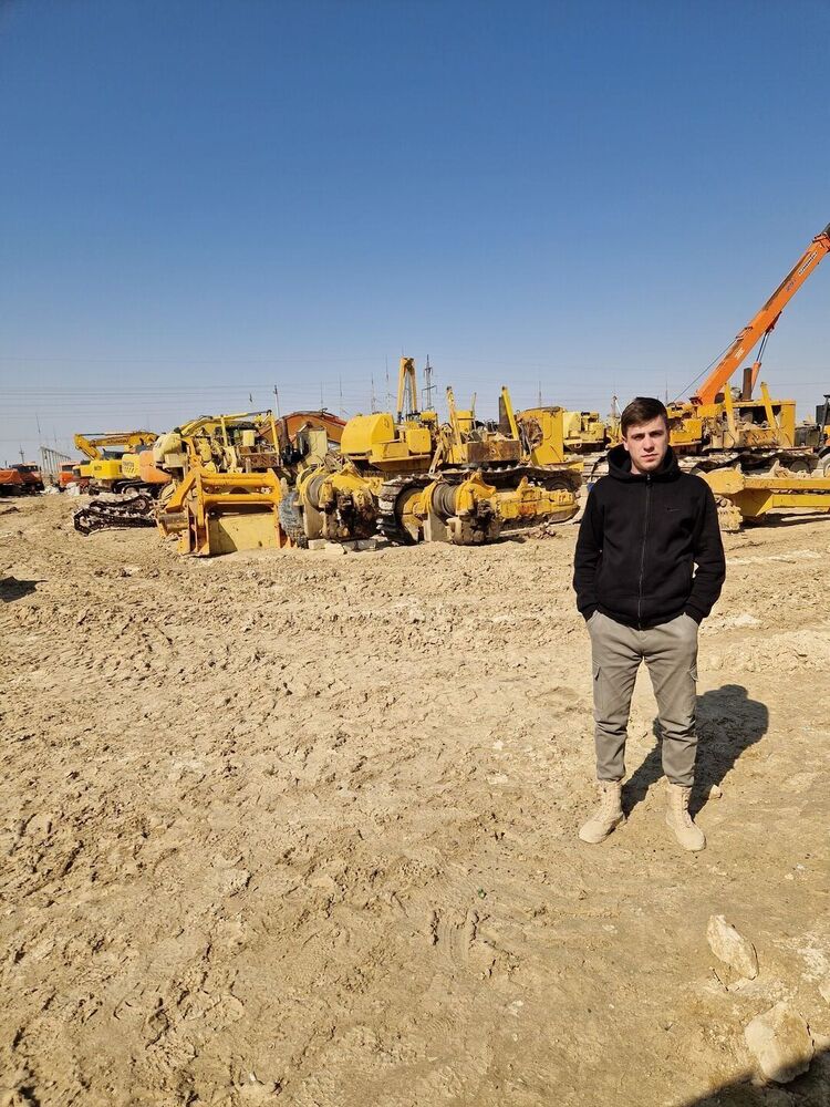  46305132  Vladimir, 24 ,    