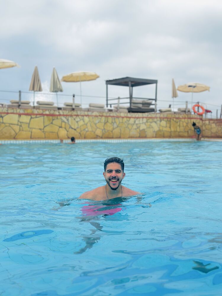  54092802  Abdou, 22 ,    Palais-Bourbon