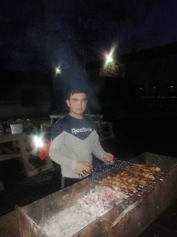  44451922  Abbos, 21 ,    