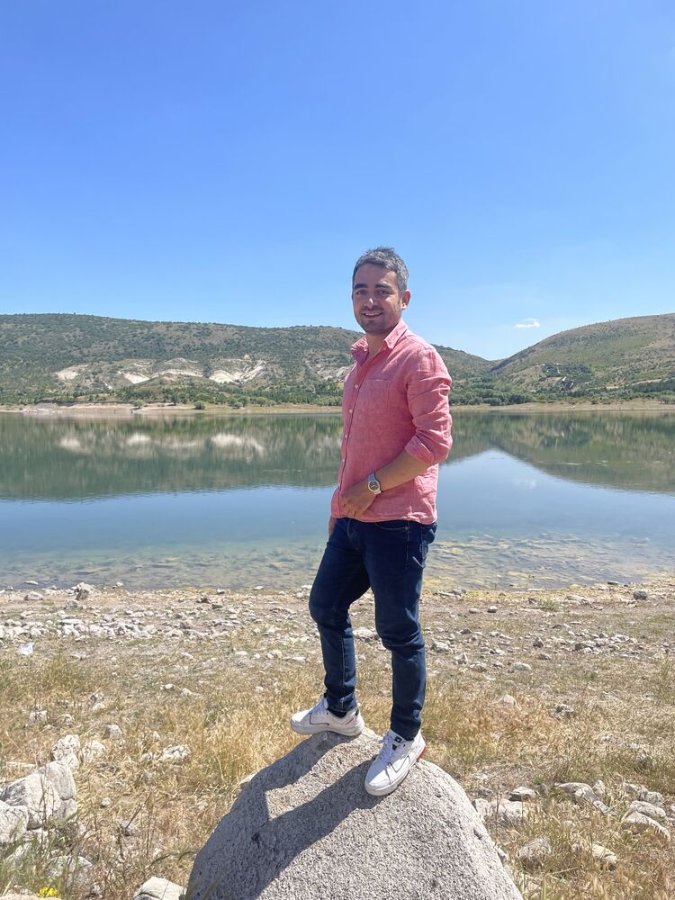  52560082  Oguz, 30 ,    