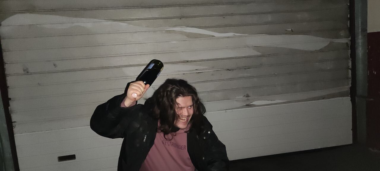  27634422  Dmitri, 25 ,    