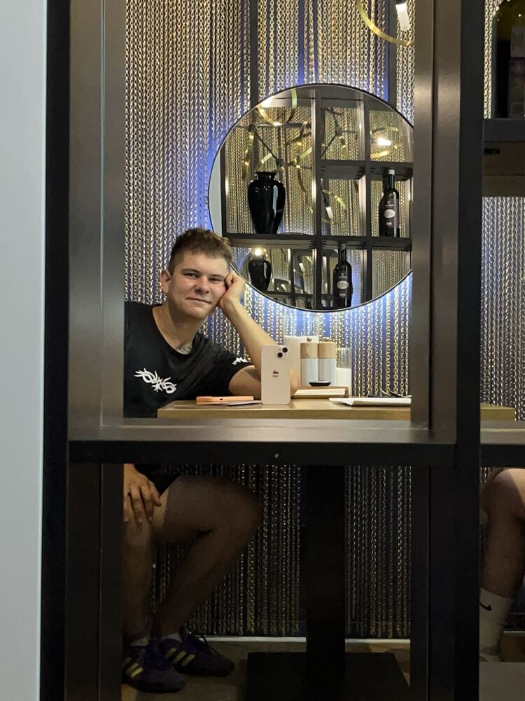  35823262  Dmitriy, 23 ,    