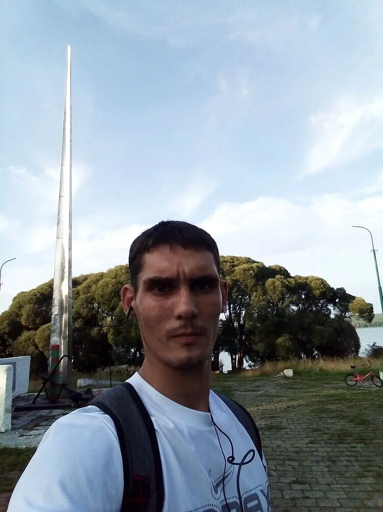  46811272  Ilya, 31 ,    