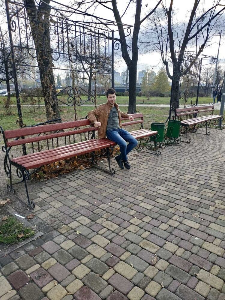  18213092  Berdi, 29 ,    