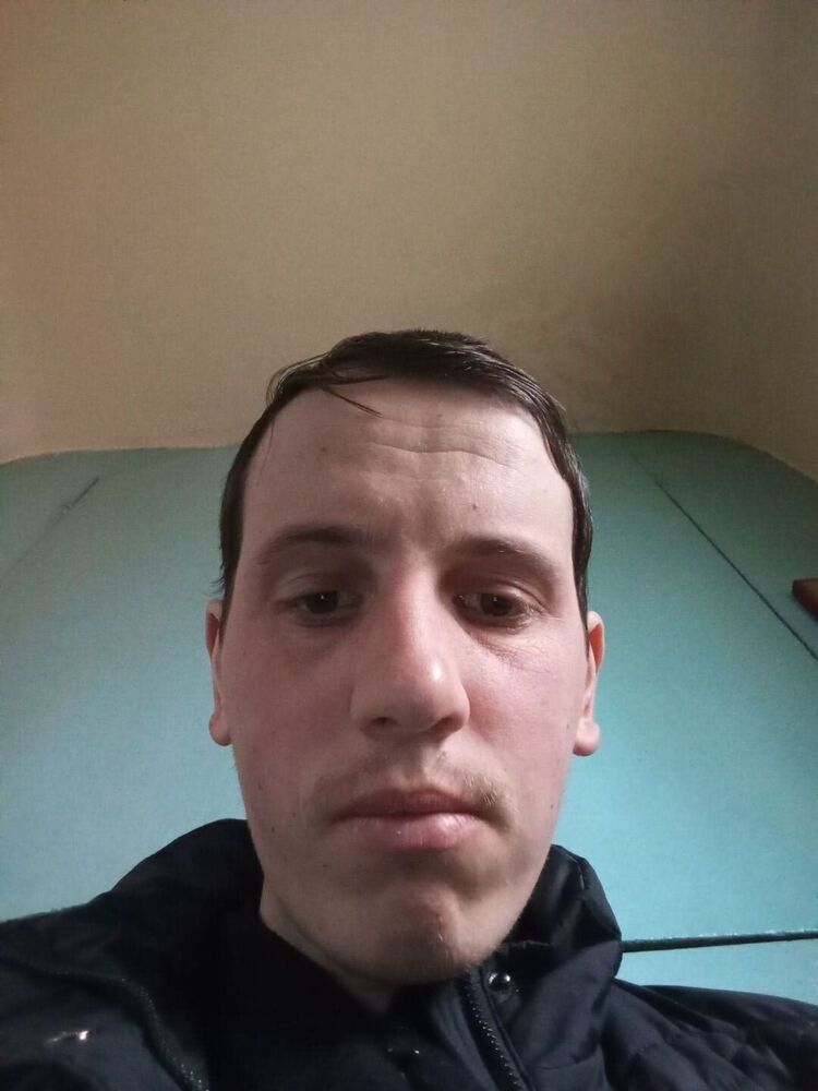  ,   Artur, 28 ,   ,   