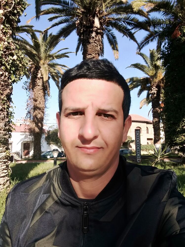  18658472  Amine, 37 ,    Algiers