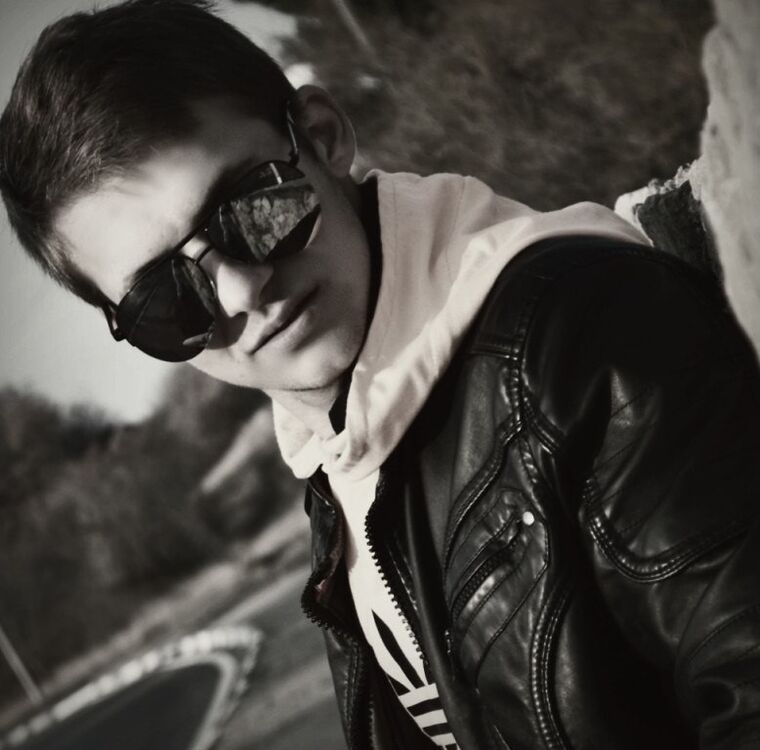 6408242  Viktor, 30 ,    