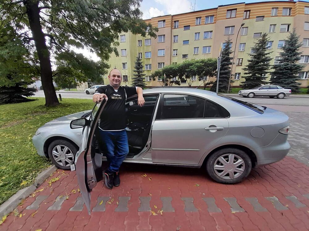  40328812  Iurii, 48 ,    