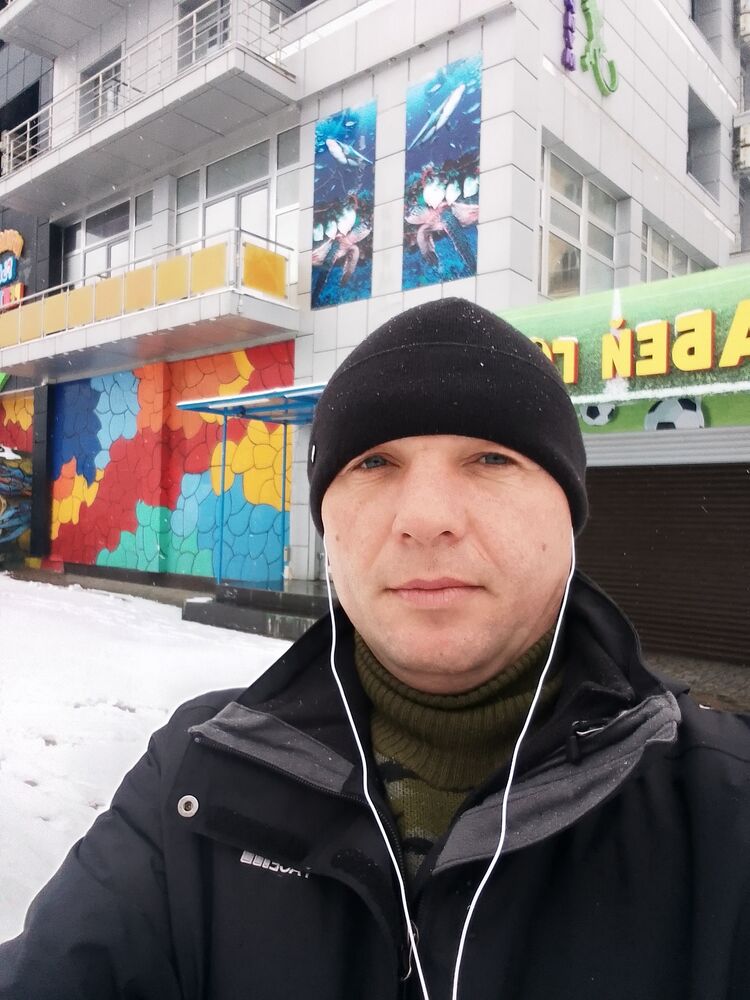  ,   Artem, 37 ,   ,   