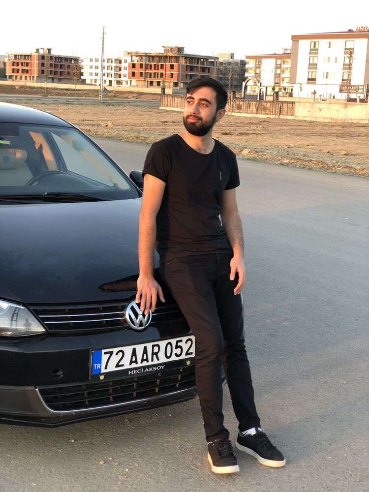  25504792  Zana, 28 ,    