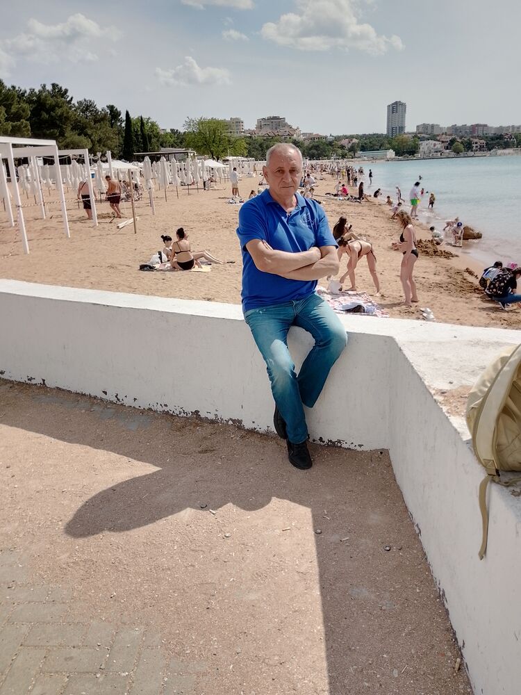  48352102  Dragan, 59 ,    