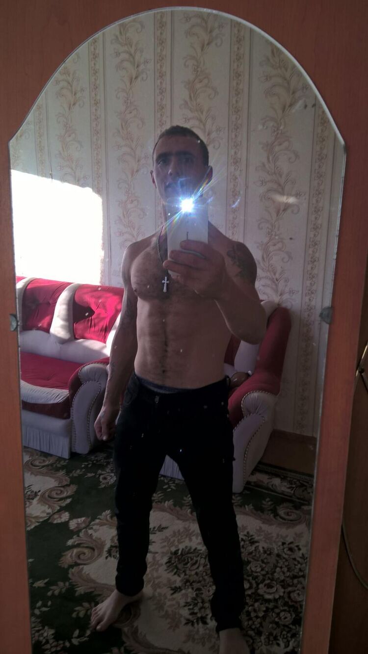  44029722  NIKOLAI, 31 ,    