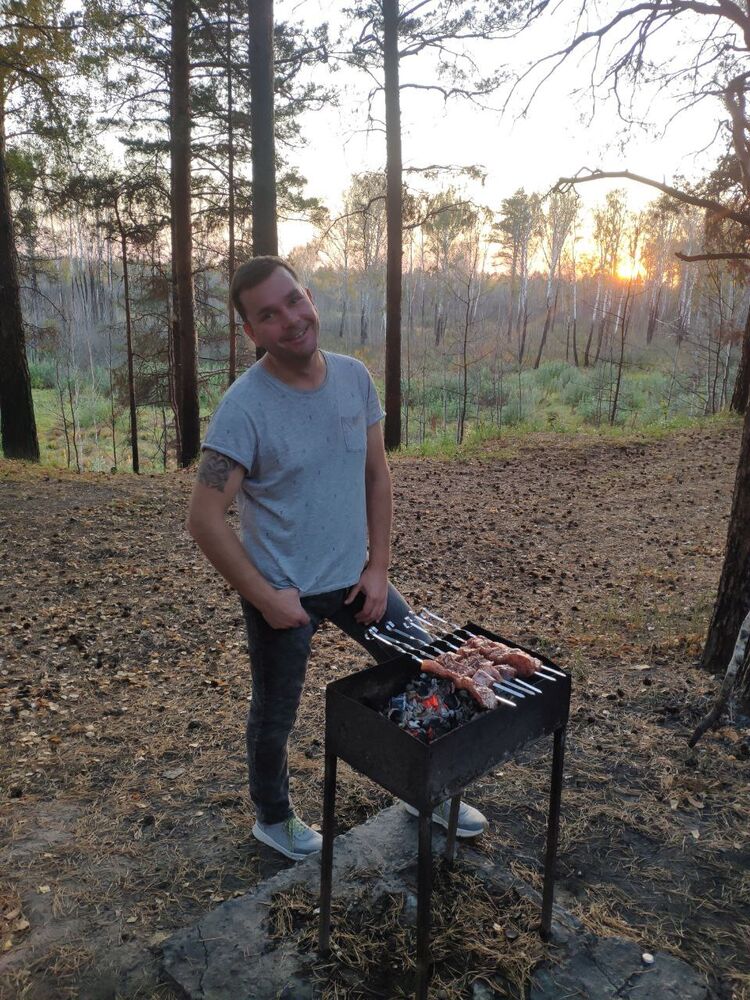  47842112  Andrei, 39 ,    