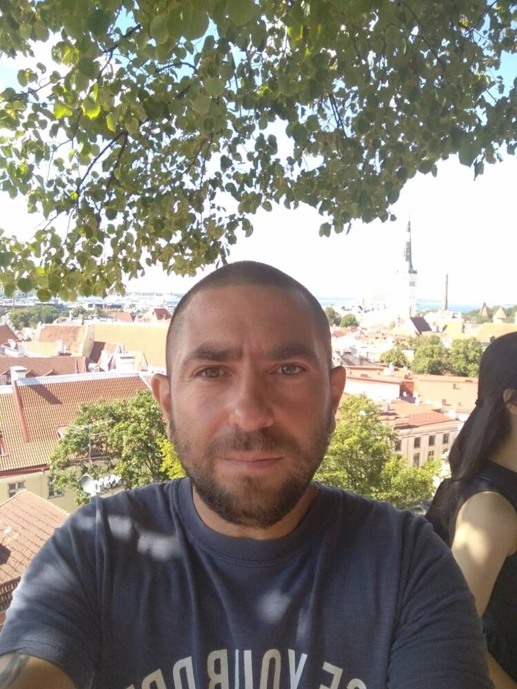  24469892  Alex, 44 ,    