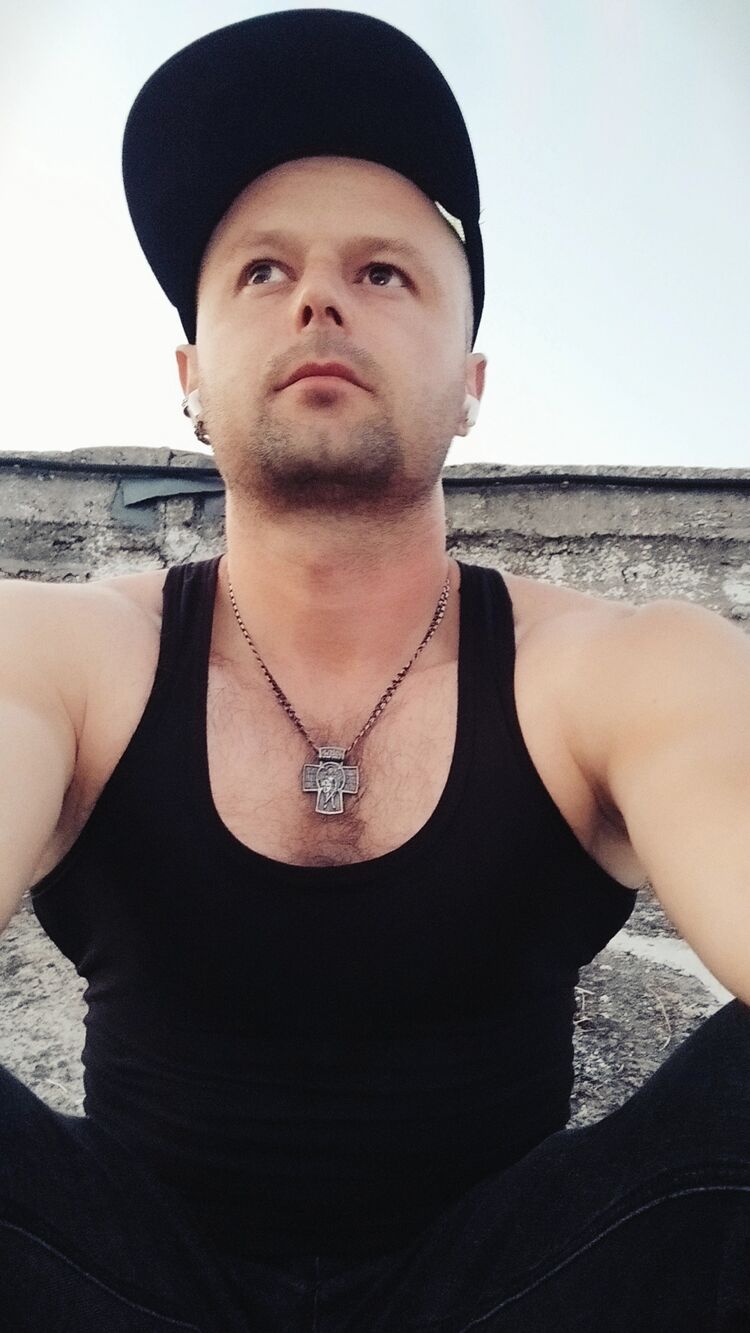  37140702  Ivan, 38 ,    