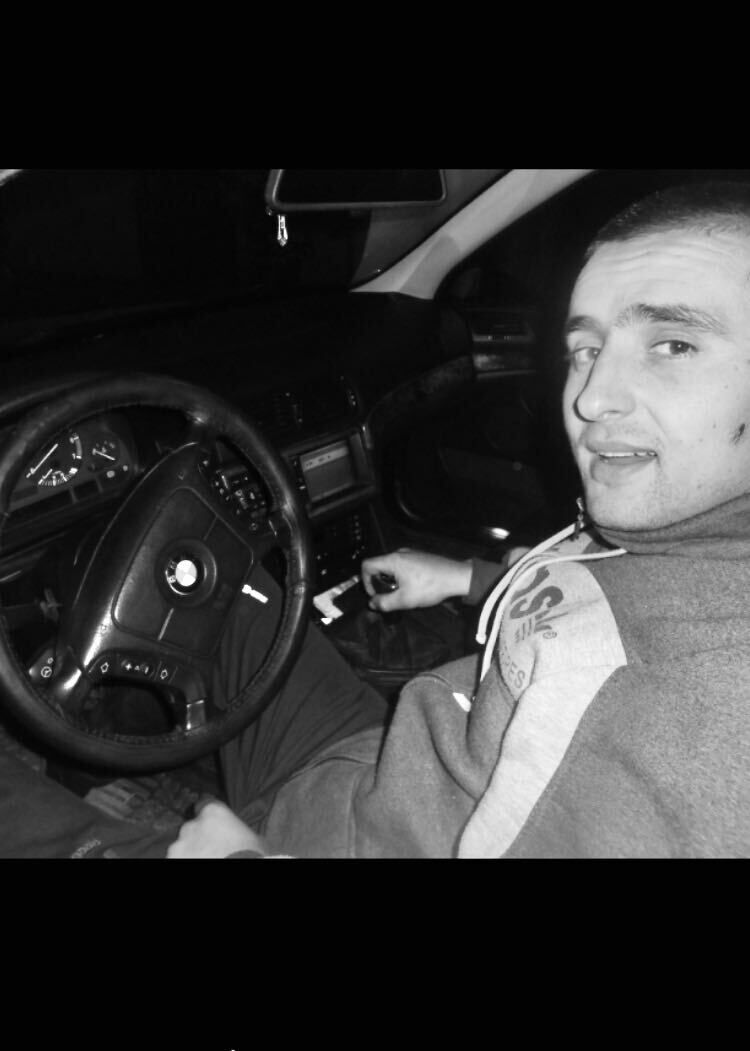  24945942  Andrii, 34 ,    -