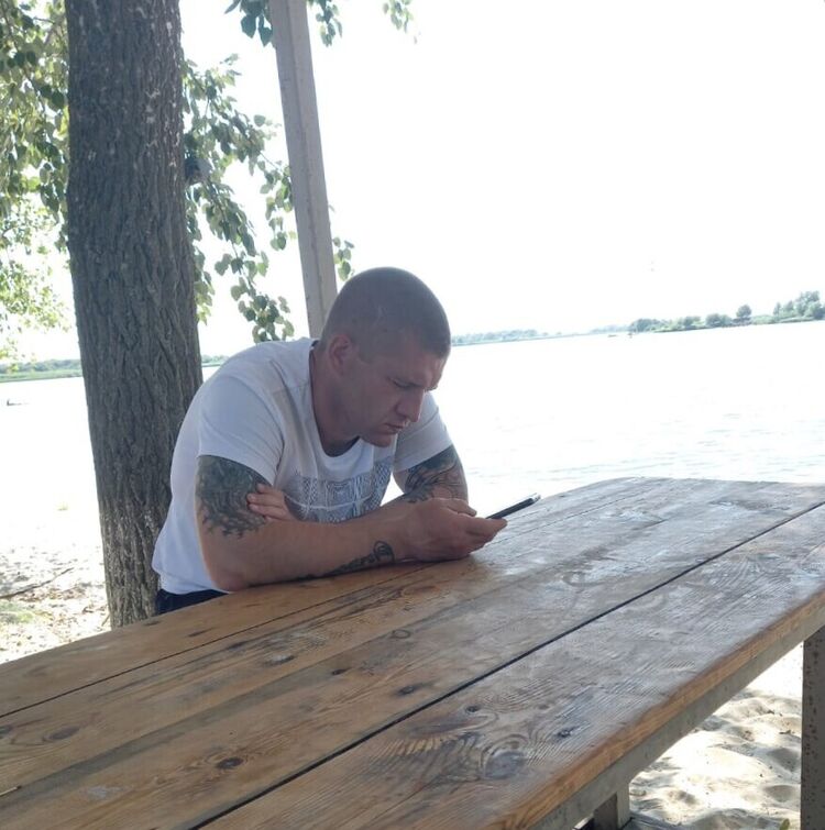  37630222  Andrey, 40 ,    