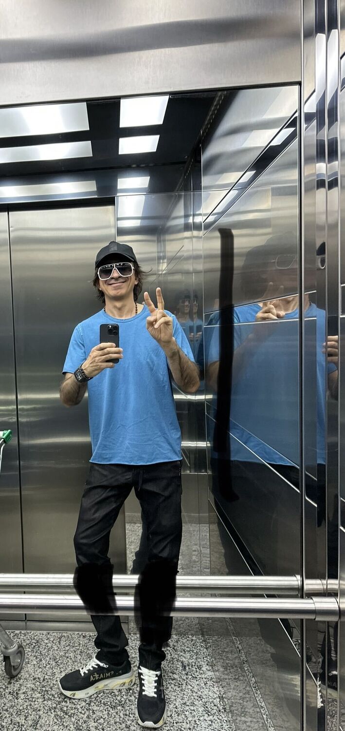  40201922  David, 52 ,    