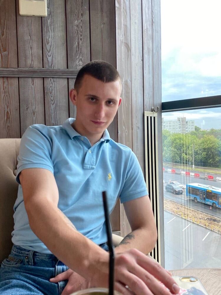  41150702  Stefan, 22 ,    