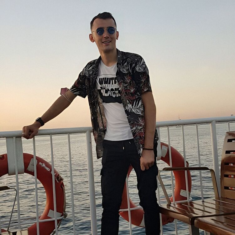  44050762  Abubakir, 30 ,    