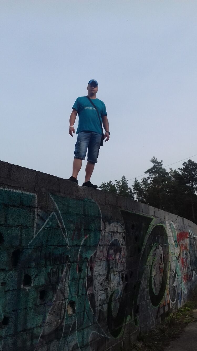  ,   Sergej, 37 ,   ,   , c 