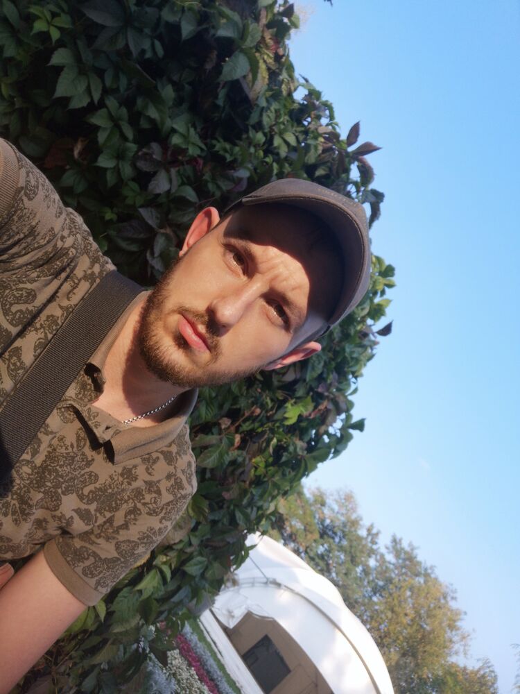  ,   Ivan, 33 ,  