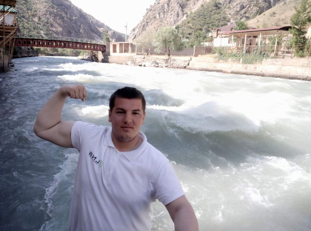  54701652  Alisher, 27 ,     