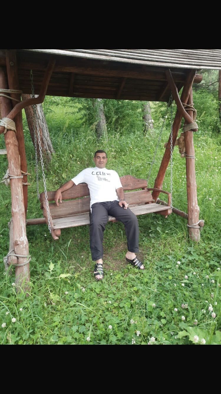  54170092  Narek, 46 ,    